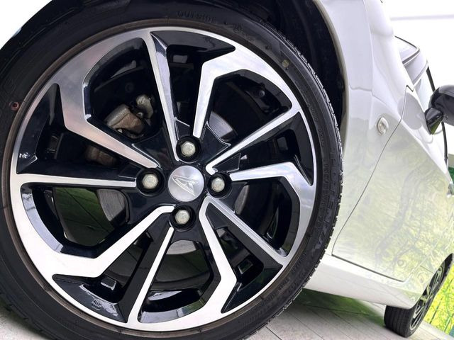 �y����16�C���`�A���~�z�C�[���z�O�ςɃ}�b�`���������A���~�z�C�[���𑕒����Ă���܂��B�e��ЊO�A���~�z�C�[����A�X�^�b�h���X�^�C�����戵�����Ă���܂��B���񂲑��k����������