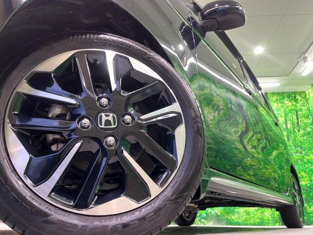 �y����15�C���`�A���~�z�C�[���z�O�ςɃ}�b�`���������A���~�z�C�[���𑕒����Ă���܂��B�e��ЊO�A���~�z�C�[����A�X�^�b�h���X�^�C�����戵�����Ă���܂��B���񂲑��k����������