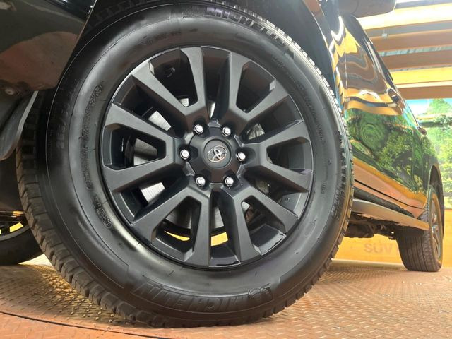 �y����18�C���`�A���~�z�C�[���z�O�ςɃ}�b�`���������A���~�z�C�[���𑕒����Ă���܂��B�e��ЊO�A���~�z�C�[����A�X�^�b�h���X�^�C�����戵�����Ă���܂��B���񂲑��k����������