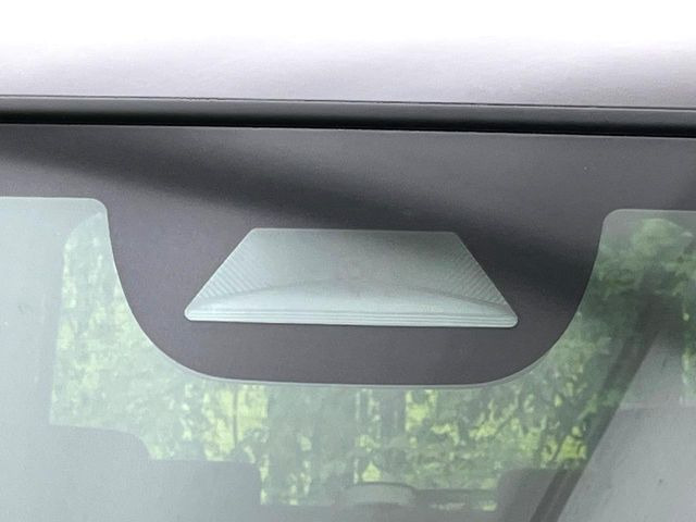 �y�z���_�Z���V���O�z���s���ɑO���̎ԗ�����F�����A�Փ˂������Ȏ��͌x��ƃu���[�L�ŏՓˉ���Ɣ�Q�y�����A�V�X�g�B�����S�Ƀh���C�u�����y���݂��������܂��B