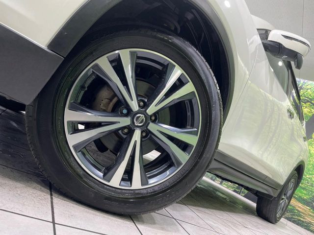 �y����18�C���`�A���~�z�C�[���z�O�ςɃ}�b�`���������A���~�z�C�[���𑕒����Ă���܂��B�e��ЊO�A���~�z�C�[����A�X�^�b�h���X�^�C�����戵�����Ă���܂��B���񂲑��k����������