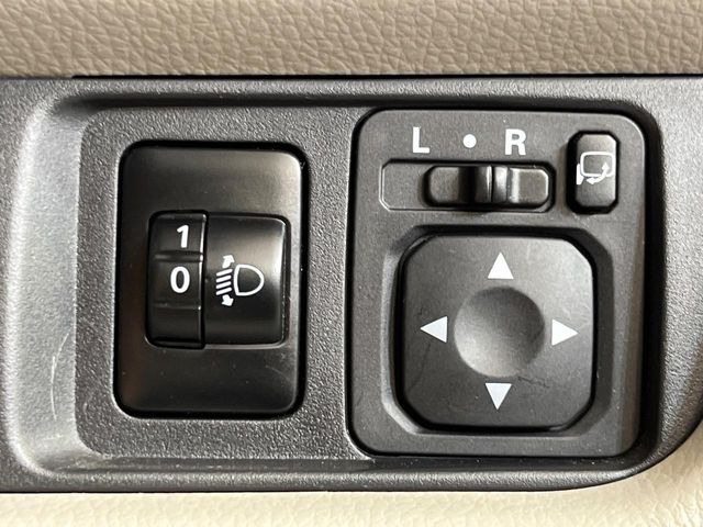 �y�d���i�[�~���[�z�T�C�h�~���[�͓d���i�[���ƂȂ��Ă���A�������ԏ�ł��L�Y�������X�N��}�����܂��B