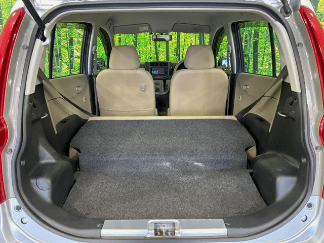 ���i�̂���������ʋ΁A���}���ɏ\���ȉ׎��X�y�[�X���m�ۂ��Ă���܂��B�Z�J���h�V�[�g��|���ƁA�傫�ȉו��̐ύڂ��\�ł���