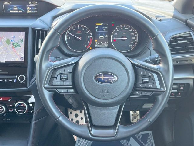 �y�����v�����X�e�A�����O�z�㎿�Ȋv���g�p���邱�ƂŁA��ɂ����������݂ƂĂ��^�]���₷���n���h���ł���