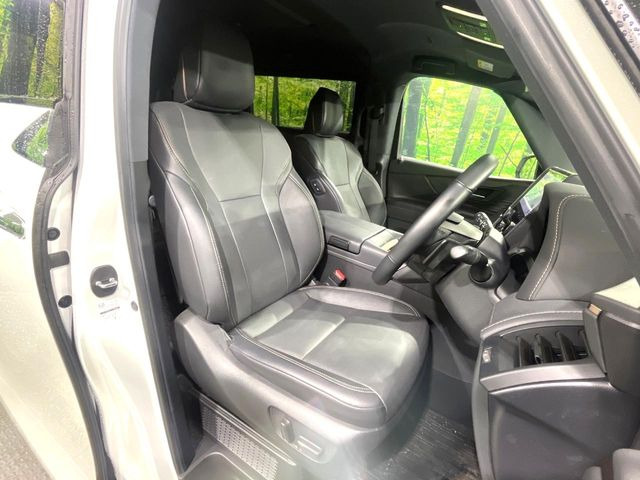 運転席シート廻りは使用感も少なく、良好な状態となっています。丁寧に使われていたことがよくわかりますね。