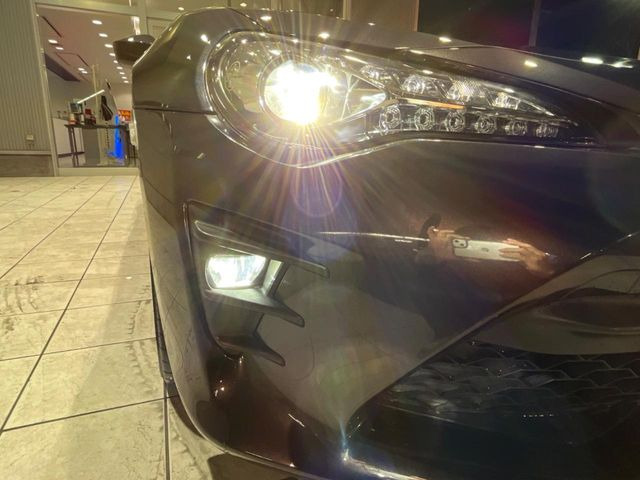 �yLED�w�b�h���C�g�z���V����ԑ��s�����ǍD�Ȏ��E���m�ۂ����S���ĉ^�]�ł��鍂�P�xLED�w�b�h���C�g�𑕔�!�_�����x�������A����d�͂��}�����Ă��܂��B