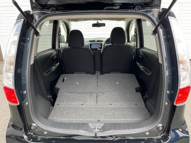 ���i�̂���������ʋ΁A���}���ɏ\���ȉ׎��X�y�[�X���m�ۂ��Ă���܂��B�Z�J���h�V�[�g��|���ƁA�傫�ȉו��̐ύڂ��\�ł���