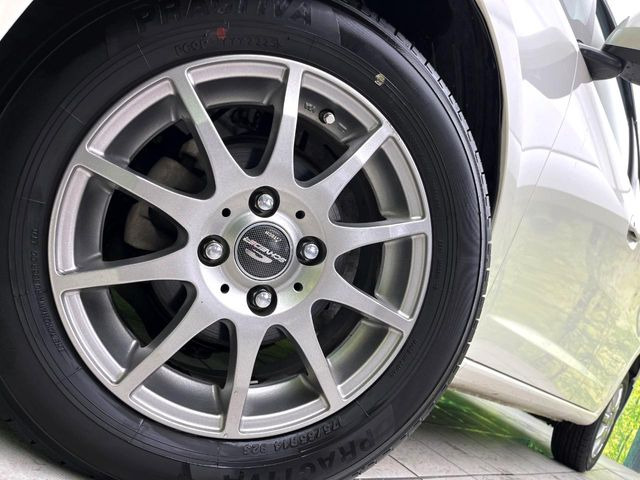 �y14�C���`�A���~�z�C�[���z�O�ςɃ}�b�`�����A���~�z�C�[���𑕒����Ă���܂��B�e��A���~�z�C�[����A�X�^�b�h���X�^�C�����戵�����Ă���܂��B���񂲑��k����������