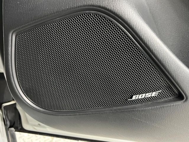 �yBOSE�T�E���h�V�X�e���z���[�J�[�I�v�V�����̍��i�ʃT�E���h�V�X�e���𓋍ځB��p�̃`���[�j���O���{���ꂽ�召�l�X�ȃX�s�[�J�[����ǎ��ȃT�E���h���t�ł��A�Տꊴ���ӂ�鉹����Ԃ����o���܂��B