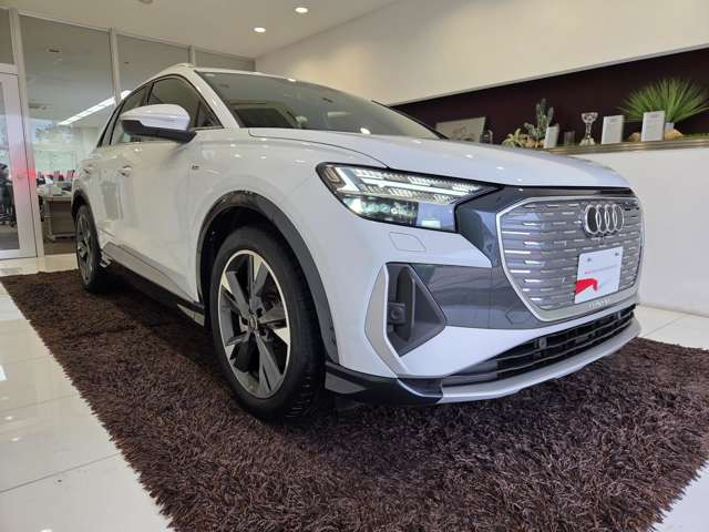 Q4 e-tron40 Sライン