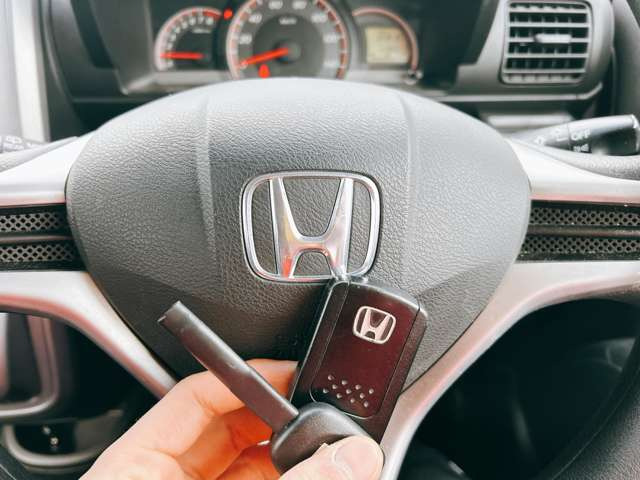 �y�X�}�[�g�L�[�z�J�o����|�P�b�g�ɓ��ꂽ�܂܃h�A�̊J���ł��A�y�X�G���W�����������܂���