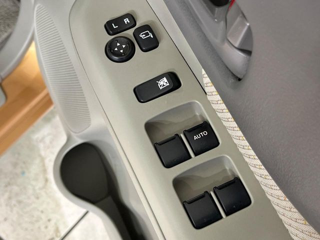 �y�d���i�[�~���[�z�T�C�h�~���[�͓d���i�[���ƂȂ��Ă���A�������ԏ�ł��L�Y�������X�N��}�����܂��B