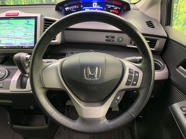 �y�����v�����X�e�A�����O�z�㎿�Ȋv���g�p���邱�ƂŁA��ɂ����������݂ƂĂ��^�]���₷���n���h���ł���