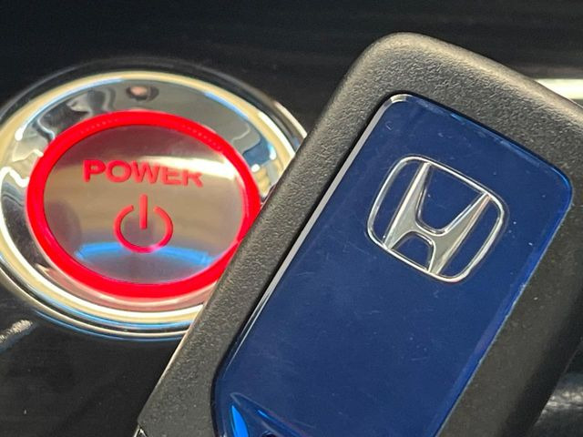 �yHonda�X�}�[�g�L�[�z�J�o����|�P�b�g�ɓ��ꂽ�܂܂ł��h�A�̎{���E�������\�ȃX�}�[�g�L�[�𑕔��B�G���W���̃I���E�I�t�����J�M�����o���K�v����������Ƃ��Ă��֗��ł���