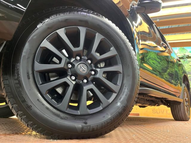 �y����18�C���`�A���~�z�C�[���z�O�ςɃ}�b�`���������A���~�z�C�[���𑕒����Ă���܂��B�e��ЊO�A���~�z�C�[����A�X�^�b�h���X�^�C�����戵�����Ă���܂��B���񂲑��k����������