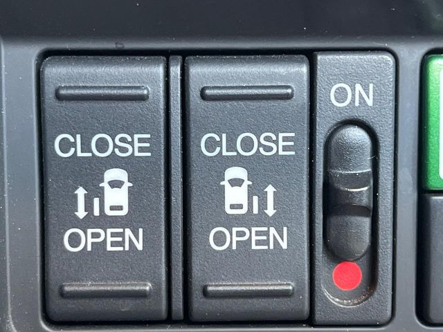 �y�����p���[�X���C�h�h�A�z�X�}�[�g�L�[��^�]�Ȃ̃X�C�b�`�Ō�ȗ����X���C�h�h�A�̊J���\���d��������͂����ăh�A���J����K�v�������A�����Ȃ��q�l�ł��ȒP�ɊJ���߂ł����K�ł���