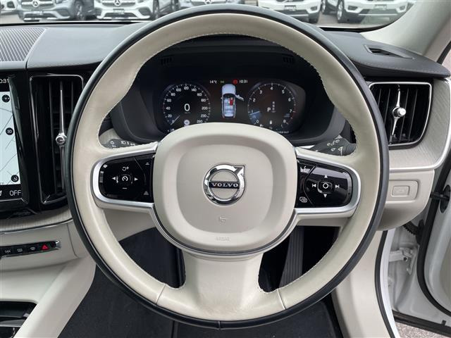 XC60B5 AWD インスクリプション 4WD