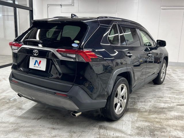 ☆全国のネクステージからお取り寄せが可能※!遠方の店舗に展示してあるクルマが気になる場合も、最寄りの店舗でご覧いただくことが可能です!是非私たちに要望をお聞かせください!※別途費用