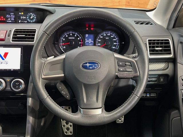 �y�����v�����X�e�A�����O�z�㎿�Ȋv���g�p���邱�ƂŁA��ɂ����������݂ƂĂ��^�]���₷���n���h���ł���