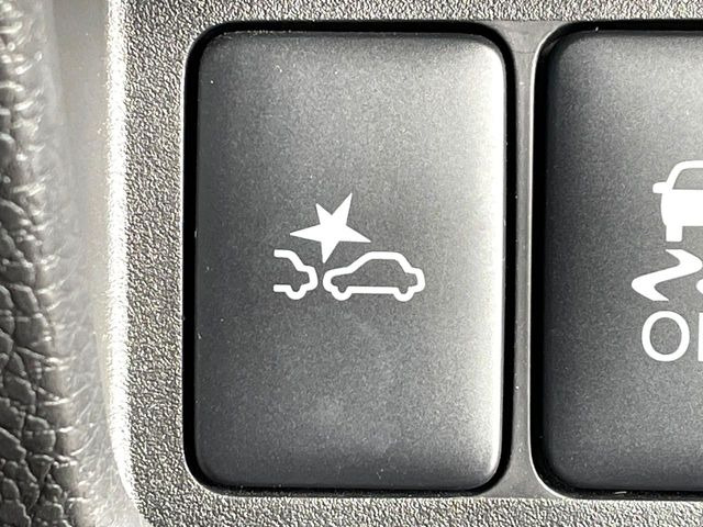 �y�G�}�[�W�F���V�[�u���[�L�z���s���ɑO���̎ԗ�����F�����A�Փ˂������Ȏ��͌x��ƃu���[�L�ŏՓˉ���Ɣ�Q�y�����A�V�X�g�B�����S�Ƀh���C�u�����y���݂��������܂��B