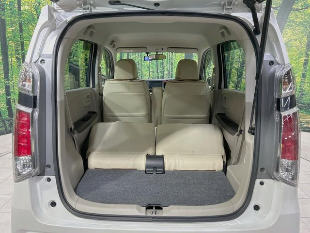 ���i�̂���������ʋ΁A���}���ɏ\���ȉ׎��X�y�[�X���m�ۂ��Ă���܂��B�Z�J���h�V�[�g��|���ƁA�傫�ȉו��̐ύڂ��\�ł���