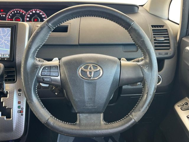 �y�����v�����X�e�A�����O�z�㎿�Ȋv���g�p���邱�ƂŁA��ɂ����������݂ƂĂ��^�]���₷���n���h���ł���