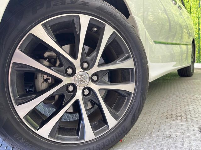 【純正18インチアルミホイール】外観にマッチした純正アルミホイールを装着しております。各種社外アルミホイールや、スタッドレスタイヤも取扱いしております。是非ご相談ください♪