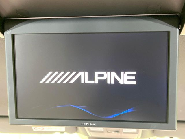 【フリップダウンモニター】大画面モニターで後席でもエンタメをお楽しみいただけます。小さなお子様にも大人気の装備です♪