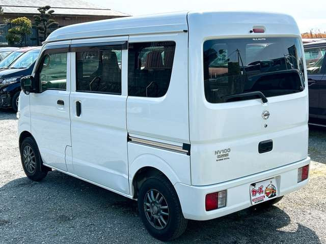 ���X�ł͌y�����Ԃ��畁�ʎԂ܂ŕ��L���I�[�����[�J�[�̎Ԏ�E�F�E�O���[�h��L�x�ɑ����Ă���܂��B