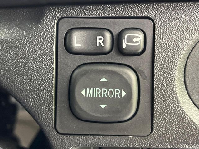 �y�d���i�[�~���[�z�T�C�h�~���[�͓d���i�[���ƂȂ��Ă���A�������ԏ�ł��L�Y�������X�N��}�����܂��B