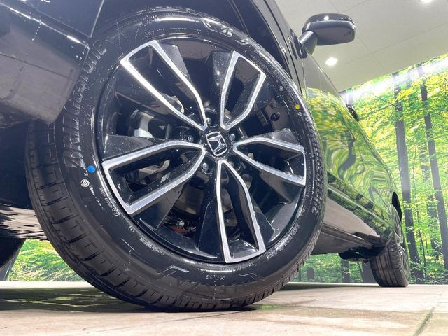 �y����18�C���`�A���~�z�C�[���z�O�ςɃ}�b�`���������A���~�z�C�[���𑕒����Ă���܂��B�e��ЊO�A���~�z�C�[����A�X�^�b�h���X�^�C�����戵�����Ă���܂��B���񂲑��k����������