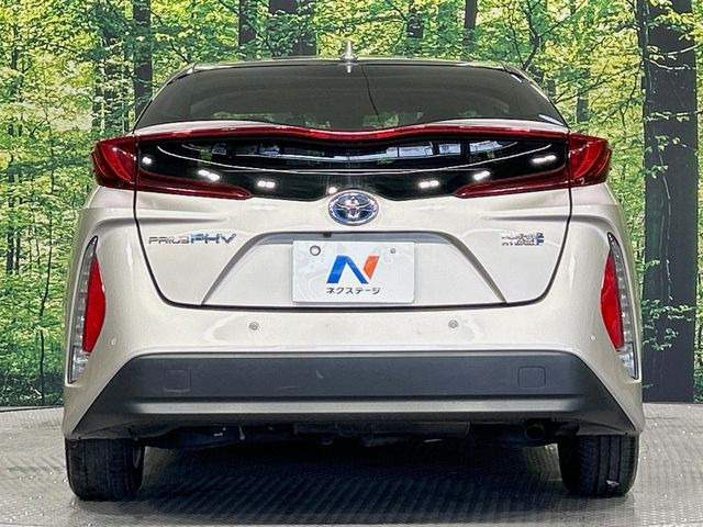 安心の最長10年・走行無制限保証(有償)をご用意。保証内容も充実はもちろん、無料点検&オイル交換や、年中無休の全国・24時間ロードサービスも付帯されておりますのでご安心下さい。