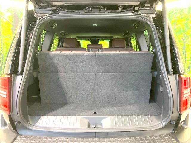 ���i�̂���������ʋ΁A���}���ɏ\���ȉ׎��X�y�[�X���m�ۂ��Ă���܂��B�Z�J���h�V�[�g��|���ƁA�傫�ȉו��̐ύڂ��\�ł���