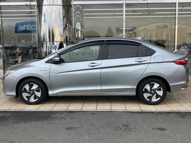 グレイス1.5 ハイブリッド LX