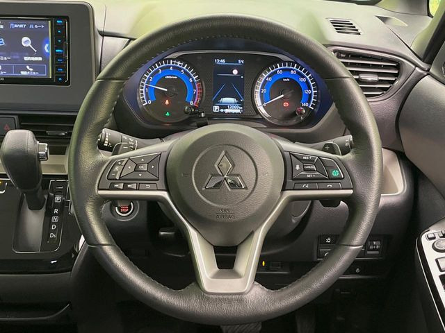 �y�����v�����X�e�A�����O�z�㎿�Ȋv���g�p���邱�ƂŁA��ɂ����������݂ƂĂ��^�]���₷���n���h���ł���