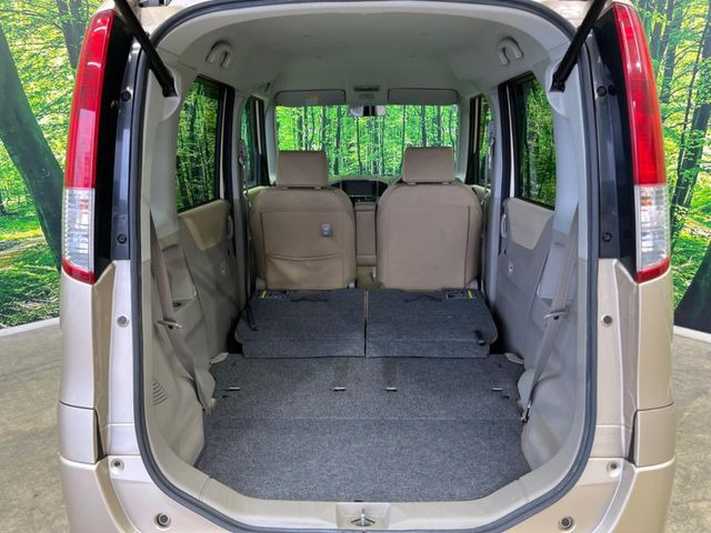 ���i�̂���������ʋ΁A���}���ɏ\���ȉ׎��X�y�[�X���m�ۂ��Ă���܂��B�Z�J���h�V�[�g��|���ƁA�傫�ȉו��̐ύڂ��\�ł���