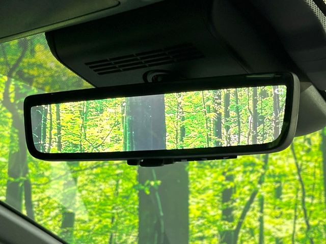 【デジタルインナーミラー】後席の大きな荷物や同乗者で後方が確認しづらい時でも安心!カメラが撮影した車両後方の映像をルームミラー内に表示。クリアな視界で状況の確認が可能です!