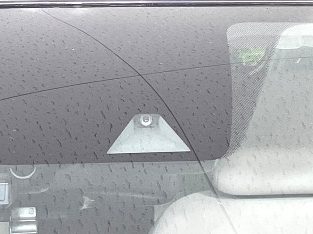 �y�G�}�[�W�F���V�[�u���[�L�z���s���ɑO���̎ԗ�����F�����A�Փ˂������Ȏ��͌x��ƃu���[�L�ŏՓˉ���Ɣ�Q�y�����A�V�X�g�B�����S�Ƀh���C�u�����y���݂��������܂��B