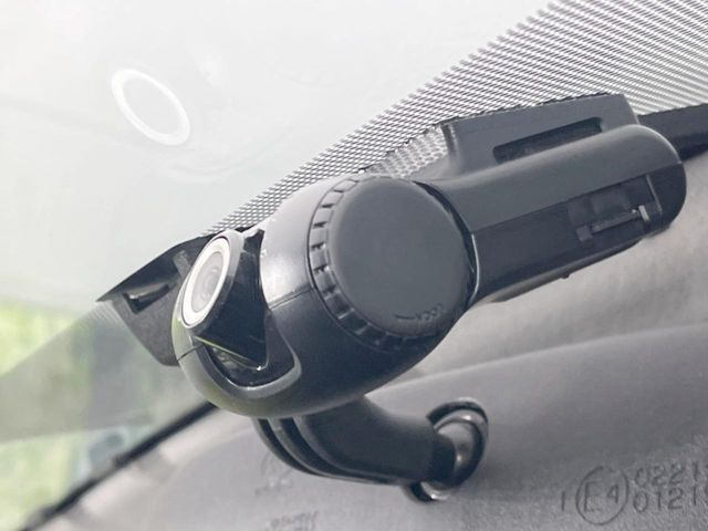 【ドライブレコーダー】安心・安全なカーライフに必須のドライブレコーダーを装備!走行中はもちろん、あおり運転や事故に遭遇した際の状況も映像で記録し、万一のリスクに備えます。