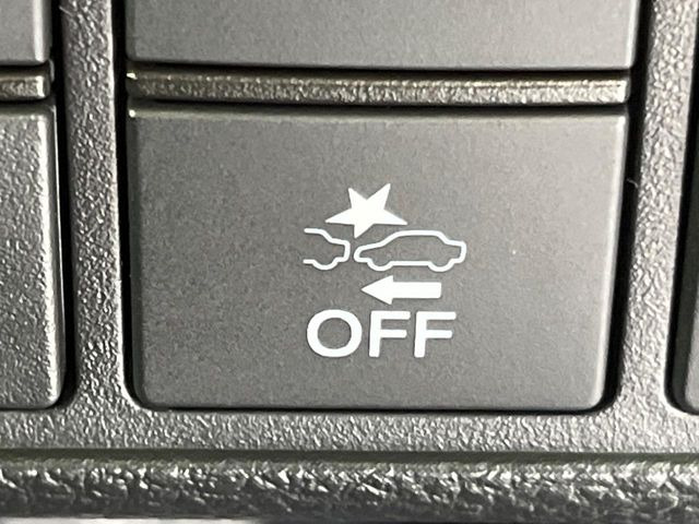 �y�z���_�Z���V���O�z���s���ɑO���̎ԗ�����F�����A�Փ˂������Ȏ��͌x��ƃu���[�L�ŏՓˉ���Ɣ�Q�y�����A�V�X�g�B�����S�Ƀh���C�u�����y���݂��������܂��B