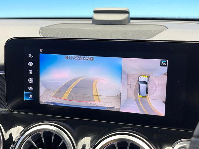 ���p�m���~�b�N�r���[���j�^�[:��p�̃J�����ɂ��A�ォ�猩���낵���悤�Ȏ��_��360�x�N���}�̎��͂��m�F���邱�Ƃ��ł��܂������p�������m�F���₷���A�����ꏊ�ł̐؂�Ԃ��⒓�Ԃ��X���[�Y�ɍs���܂��B