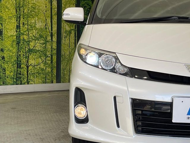 【HIDヘッドライト】非常に明るく前方を照らしてくれるので、悪天候や夜間の走行時も視界良好で安心してお乗りいただけます。