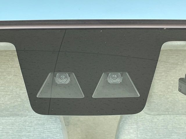 �y�X�}�[�g�A�V�X�g�z���s���ɑO���̎ԗ�����F�����A�Փ˂������Ȏ��͌x��ƃu���[�L�ŏՓˉ���Ɣ�Q�y�����A�V�X�g�B�����S�Ƀh���C�u�����y���݂��������܂��B