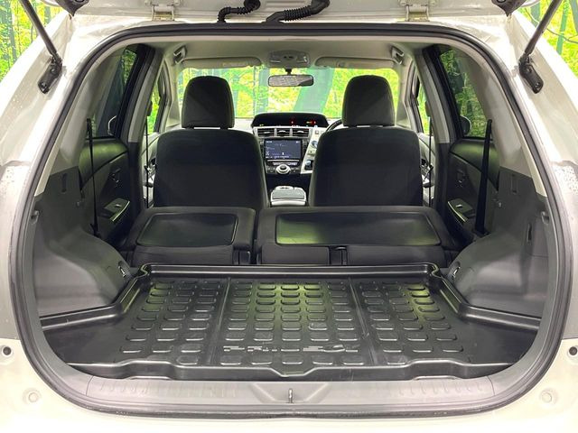 ラゲッジルームは、大容量のスペースを確保。普段のお買い物からレジャーまで、幅広く活躍してくれます!また、リアシートを倒すことでバリエーション豊かにお使いいただけます。