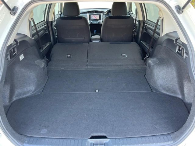 ���i�̂���������ʋ΁A���}���ɏ\���ȉ׎��X�y�[�X���m�ۂ��Ă���܂��B�Z�J���h�V�[�g��|���ƁA�傫�ȉו��̐ύڂ��\�ł���