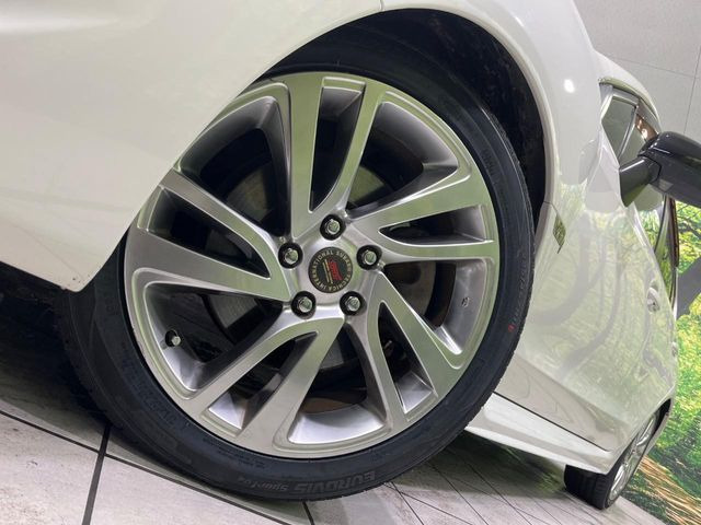 【純正18インチアルミホイール】外観にマッチした純正アルミホイールを装着しております。各種社外アルミホイールや、スタッドレスタイヤも取扱いしております。是非ご相談ください♪