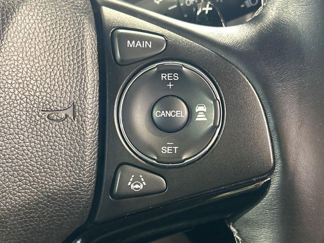 【アダプティブクルーズコントロール】高速道路での長距離走行が楽に!!自動で速度を保つクルーズコントロールが、衝突軽減システムと連携し、前方の車両を感知して車間を保つように速度調節してくれます!!