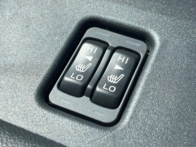 【シートヒーター】寒い日に重宝するシートヒーター!エアコンより早く温まってくれるので寒がりの人も安心ですね♪エアコンの温風は乾燥するから苦手、という方にもをおすすめです。