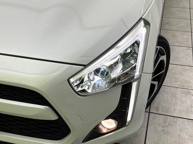 �yLED�w�b�h���C�g�z���V����ԑ��s�����ǍD�Ȏ��E���m�ۂ����S���ĉ^�]�ł��鍂�P�xLED�w�b�h���C�g�𑕔�!�_�����x�������A����d�͂��}�����Ă��܂��B