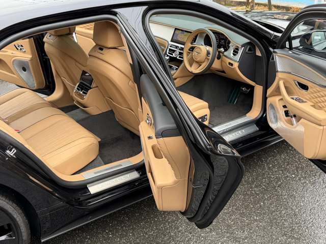 �\�t�g�N���[�Y�h�E�h�A(���h�A��Ԃ���h�A��߂�T�|�[�g�@�\�ł�)�E�A�Y�[�����S&�x���g���[���S����C���~�l�[�e�b�h�E�V���v���[�g�B